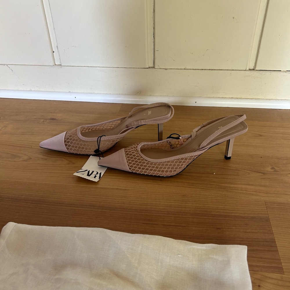 Zara women’s beige heels. Brand new with tags